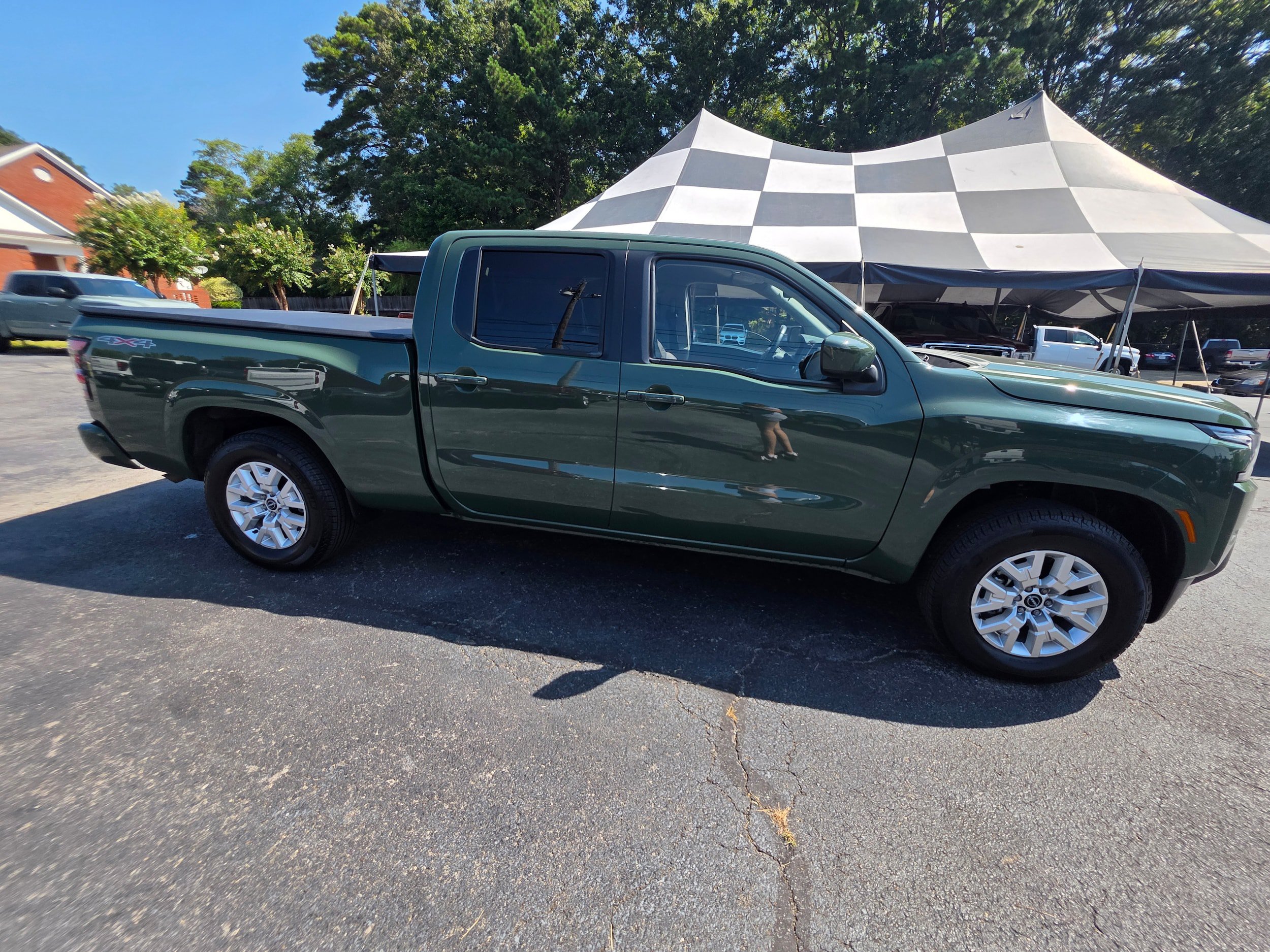Used 2023 Nissan Frontier SV w/ Technology Package AWD/4WD image 4
