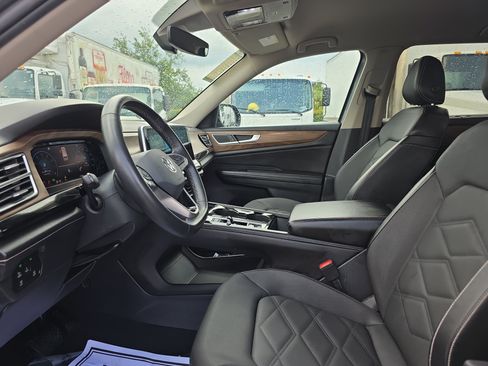 Used 2024 Volkswagen Atlas SE AWD/4WD image 25