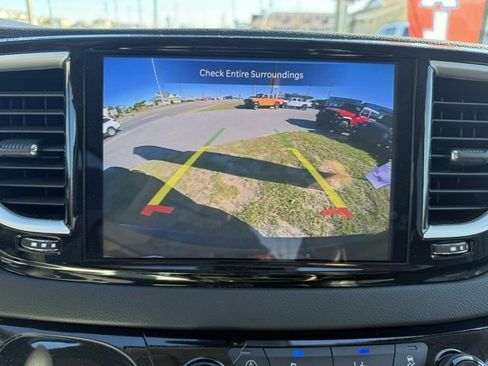Certified 2024 Chrysler Pacifica Touring-L image 25
