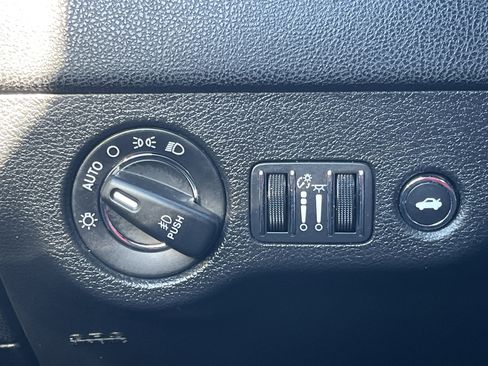 Used 2021 Chrysler 300 Touring L image 15