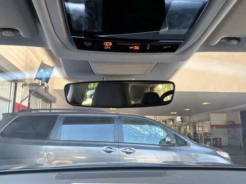 Used 2026 Volkswagen Tiguan SE FWD image 19