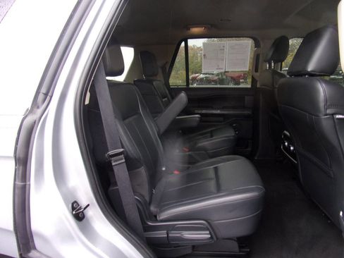 Used 2024 Ford Expedition XLT image 18