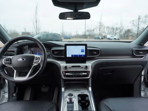 Used 2023 Ford Explorer XLT w/ Equipment Group 202A image 25