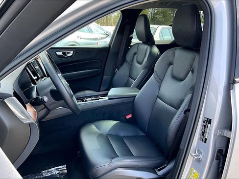 Certified 2023 Volvo XC60 B5 Plus w/ Climate Package image 9