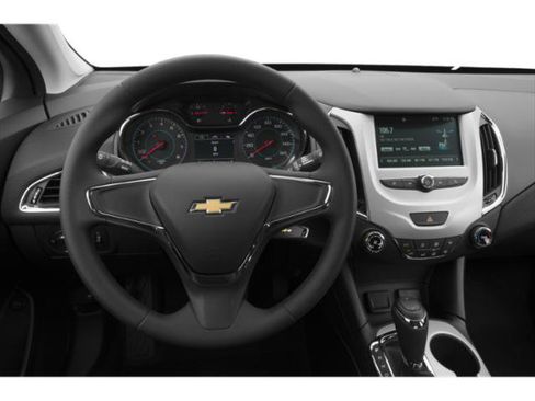 Used 2018 Chevrolet Cruze LS FWD image 10