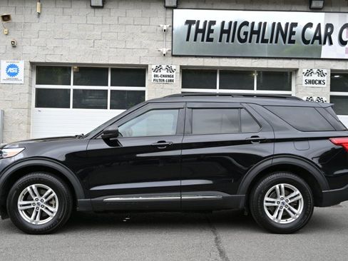 Used 2022 Ford Explorer XLT w/ Class IV Trailer Tow Package AWD/4WD image 2