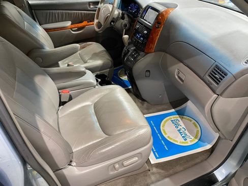 Used 2009 Toyota Sienna FWD image 25