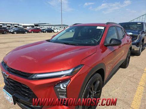Used 2024 Chevrolet Trax ACTIV w/ Sunroof Package FWD image 1