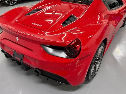 Used 2019 Ferrari 488 Spider RWD image 18