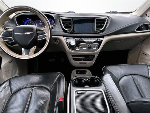 Used 2019 Chrysler Pacifica Limited w/ Tire & Wheel Group image 7