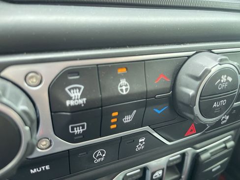 Used 2021 Jeep Gladiator Mojave AWD/4WD image 21