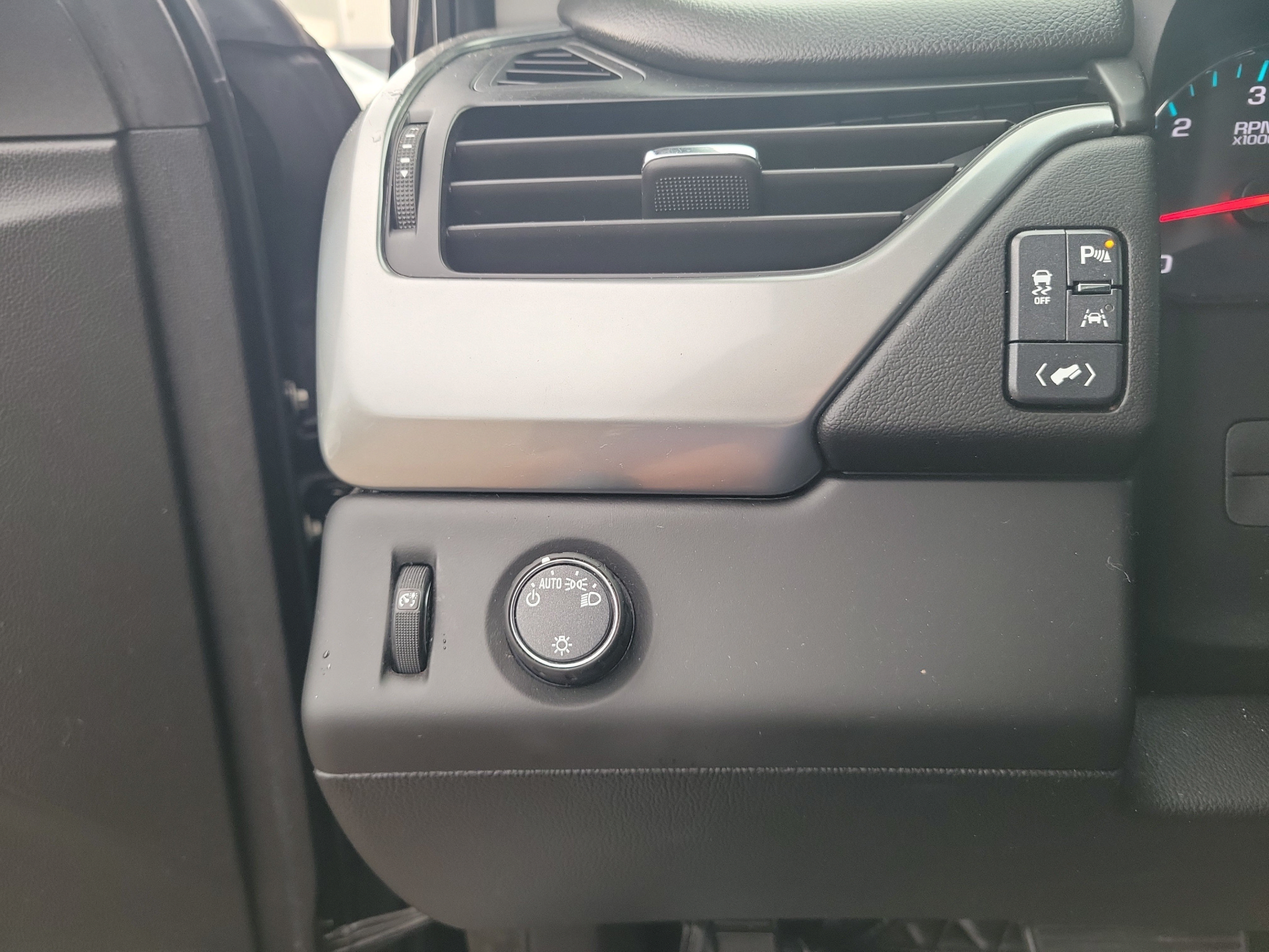Used 2018 Chevrolet Tahoe LT RWD image 16