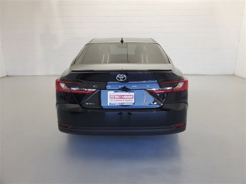 Used 2025 Toyota Camry LE image 6