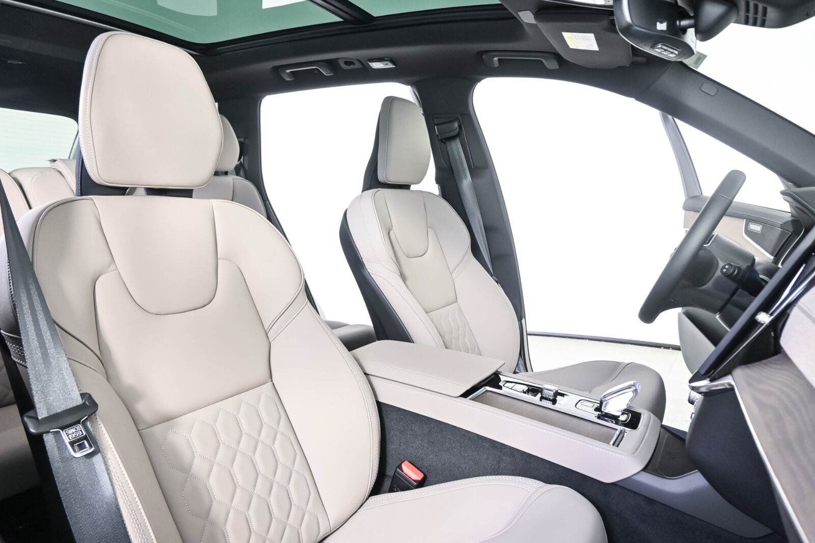 New 2026 Volvo XC90 T8 Plus w/ Protection Package Premier AWD/4WD image 23
