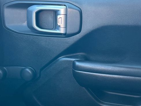 Used 2018 Jeep Wrangler Unlimited Sport image 21