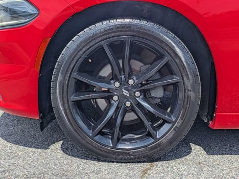 Used 2018 Dodge Charger SXT w/ Blacktop Package RWD image 10