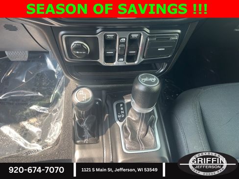 Used 2019 Jeep Wrangler Unlimited Sahara image 12