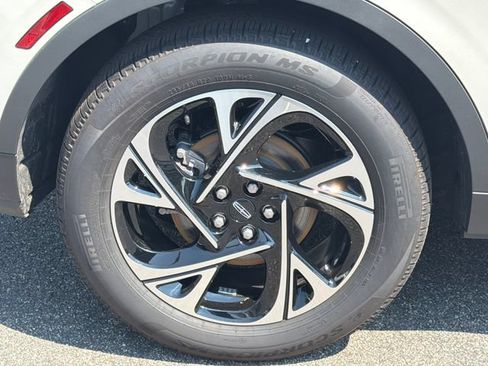 New 2026 Lincoln Nautilus Premier w/ Jet Appearance Package AWD/4WD image 18