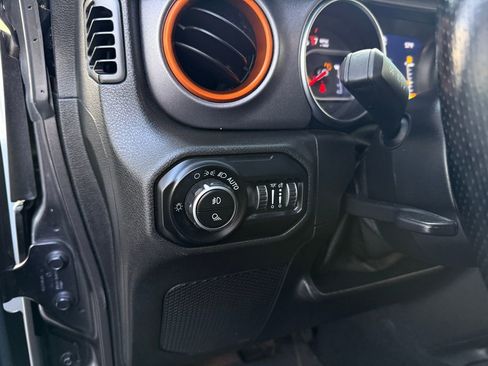 Used 2020 Jeep Gladiator Overland w/ LED Lighting Group AWD/4WD image 32