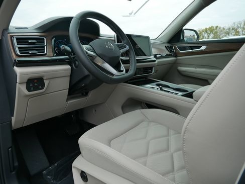 New 2026 Volkswagen Atlas SE image 3