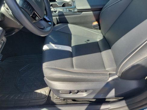 Used 2025 Toyota Camry SE image 25