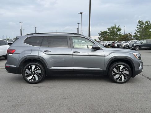 Used 2024 Volkswagen Atlas SE FWD image 6