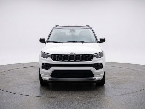 Used 2025 Jeep Compass Limited AWD/4WD image 2