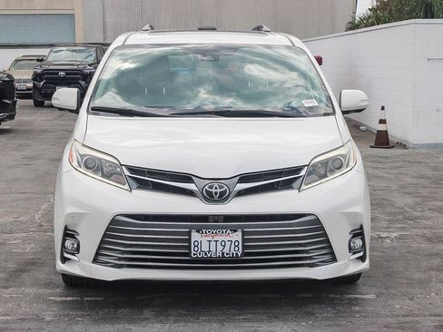 Used 2020 Toyota Sienna Limited Premium w/ Carpet Mat Package FWD image 2