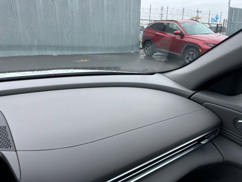 Used 2025 Hyundai Elantra SEL image 34