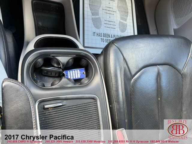 Used 2017 Chrysler Pacifica Touring-L Plus w/ Advanced Safetytec Group FWD image 16