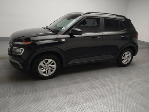 Used 2020 Hyundai Venue SEL FWD image 2