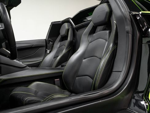 Used 2015 Lamborghini Aventador LP 700-4 image 7