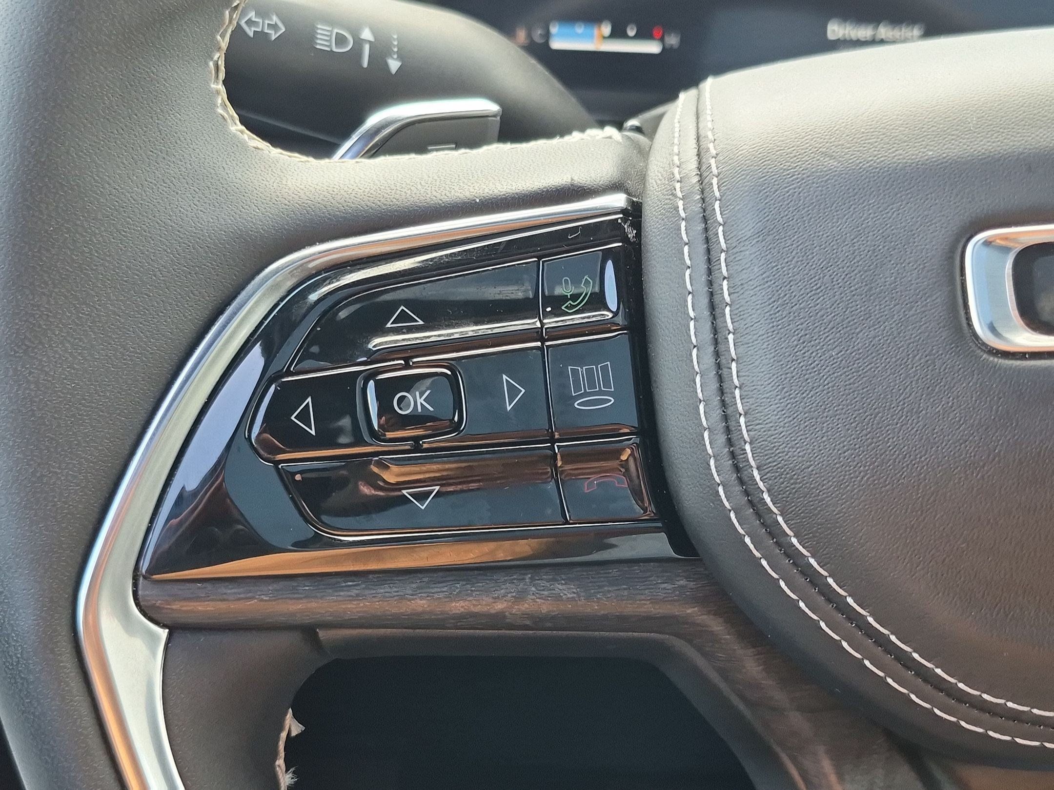 Used 2025 Jeep Grand Cherokee L Overland w/ Luxury Tech Group IV AWD/4WD image 13