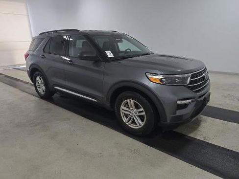 Used 2023 Ford Explorer XLT w/ Equipment Group 202A image 3