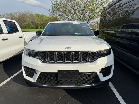 Used 2024 Jeep Grand Cherokee Laredo w/ Luxury Tech Group I image 2