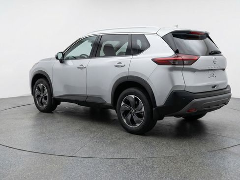 Used 2025 Nissan Rogue SV AWD/4WD image 6