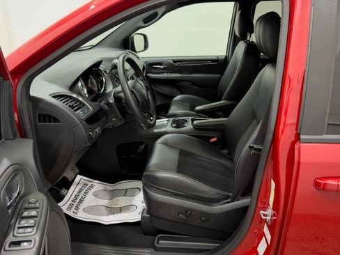 Used 2014 Dodge Grand Caravan SXT image 12