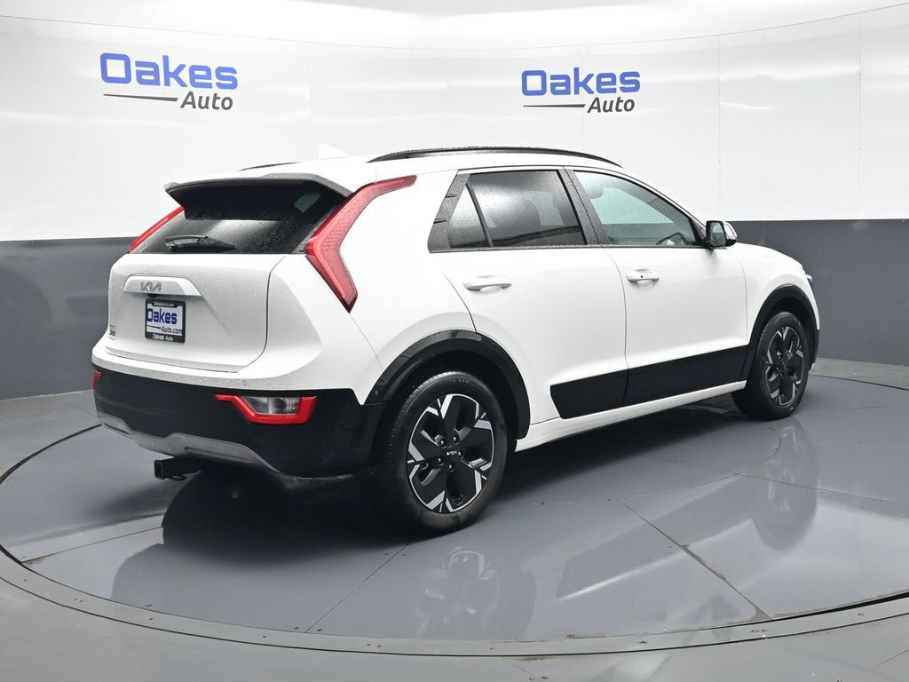 Certified 2024 Kia Niro Wind w/ Wind Preserve Package FWD image 7