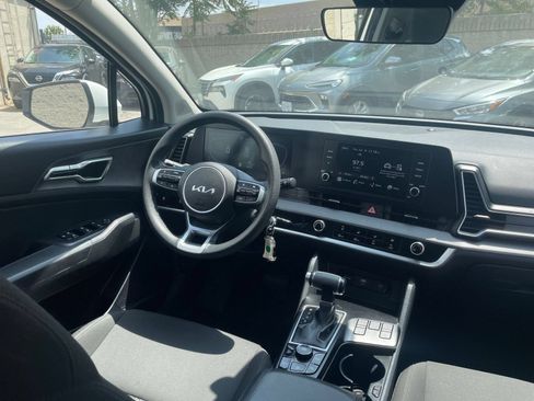 Used 2025 Kia Sportage LX FWD image 33