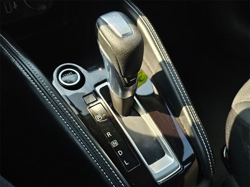 Used 2020 Nissan Kicks SR image 27