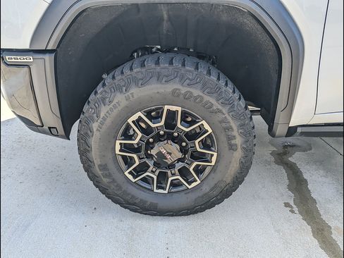 Used 2026 GMC Sierra 2500 AT4X AWD/4WD image 19