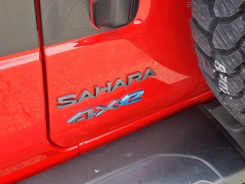 Certified 2025 Jeep Wrangler Unlimited Sahara AWD/4WD image 16