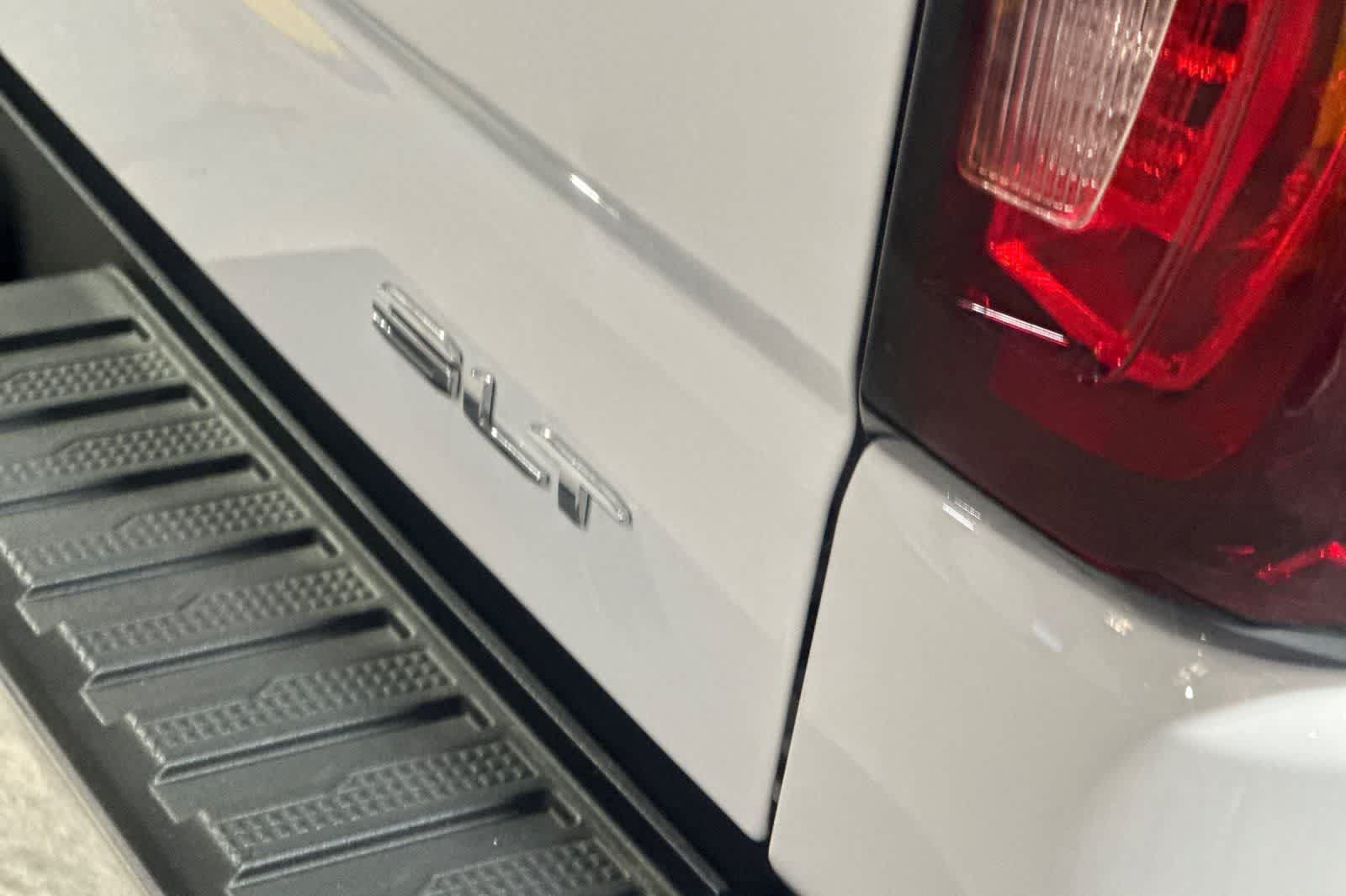 Used 2025 GMC Sierra 1500 SLT RWD image 17