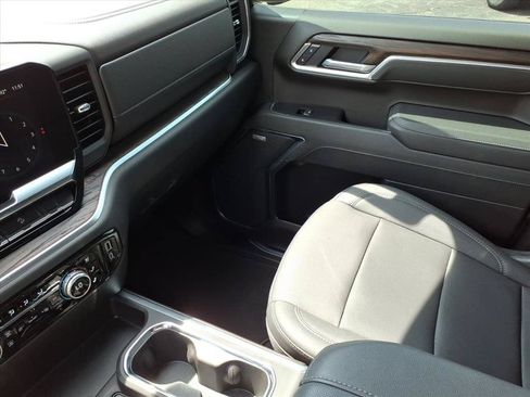 Used 2026 GMC Sierra 1500 SLT w/ SLT Convenience Package AWD/4WD image 35