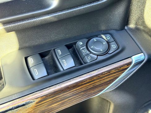 Used 2023 Chevrolet Silverado 2500 High Country w/ Z71 Off-Road Package image 17