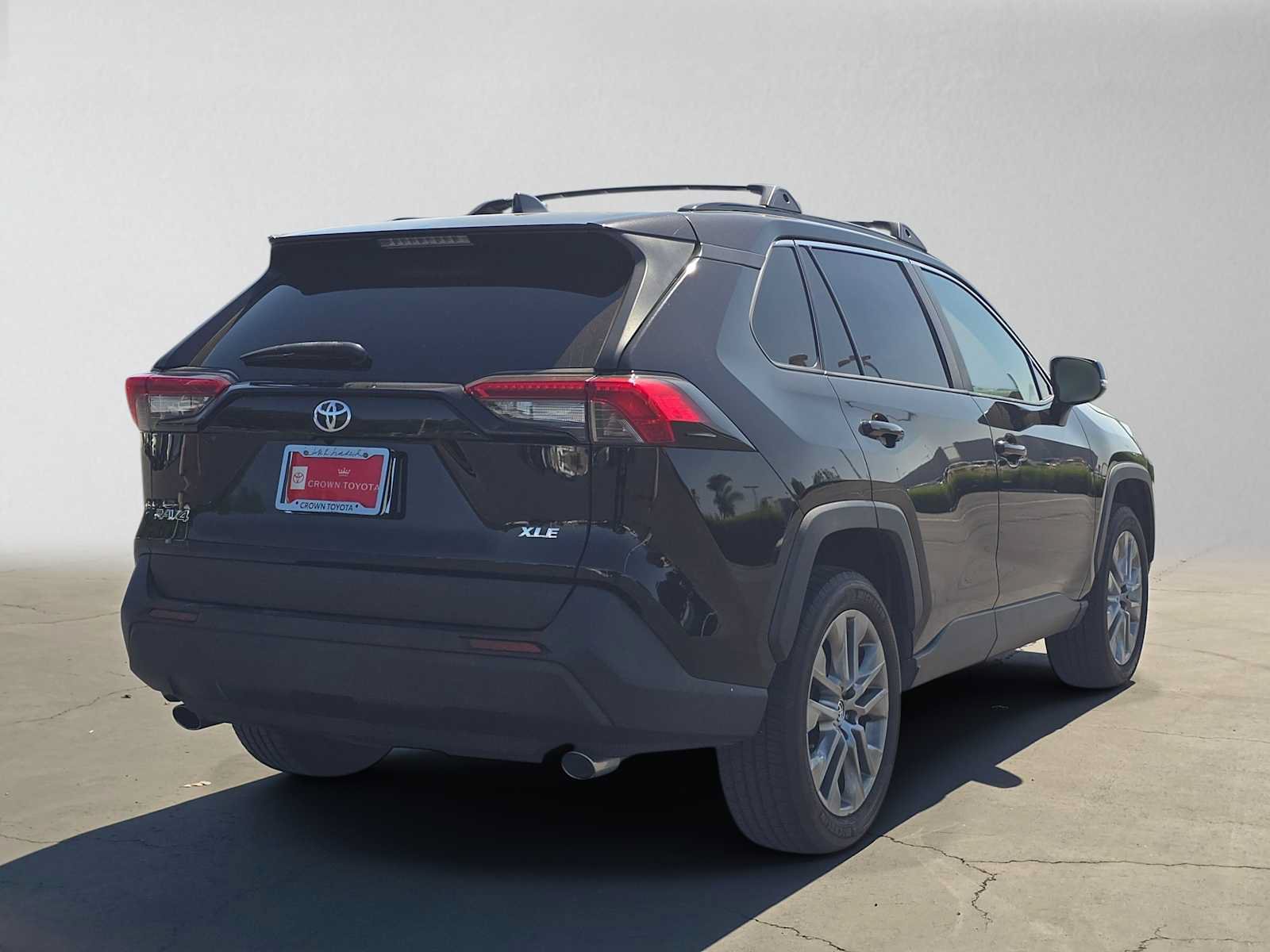 Used 2019 Toyota RAV4 XLE Premium w/ Carpet Mat Package FWD image 3