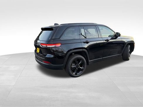 New 2025 Jeep Grand Cherokee Limited w/ Luxury Tech Group II AWD/4WD image 8