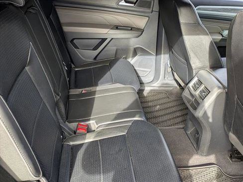 Used 2022 Volkswagen Atlas Cross Sport SE image 18