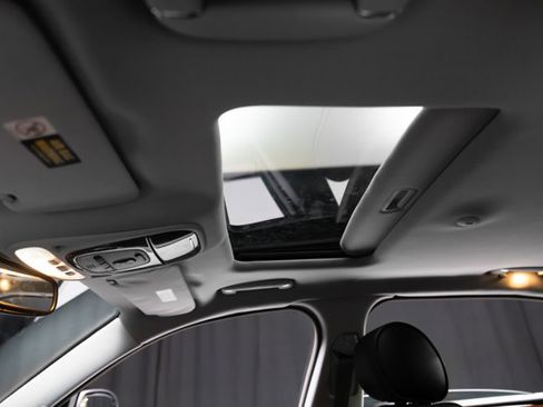Used 2005 Jaguar XJ8 RWD image 98