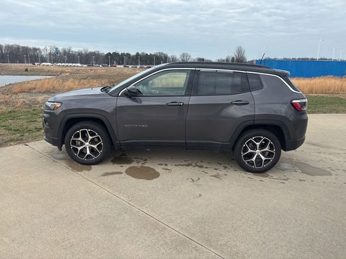 Used 2024 Jeep Compass Limited AWD/4WD image 6